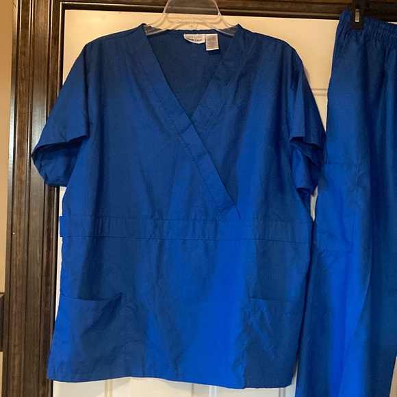 XL Life Line Vivid Blue Scrubs - Picture 2 of 12